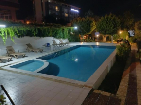 kadınlar denizi plaji 100 m bahceli havuzlu